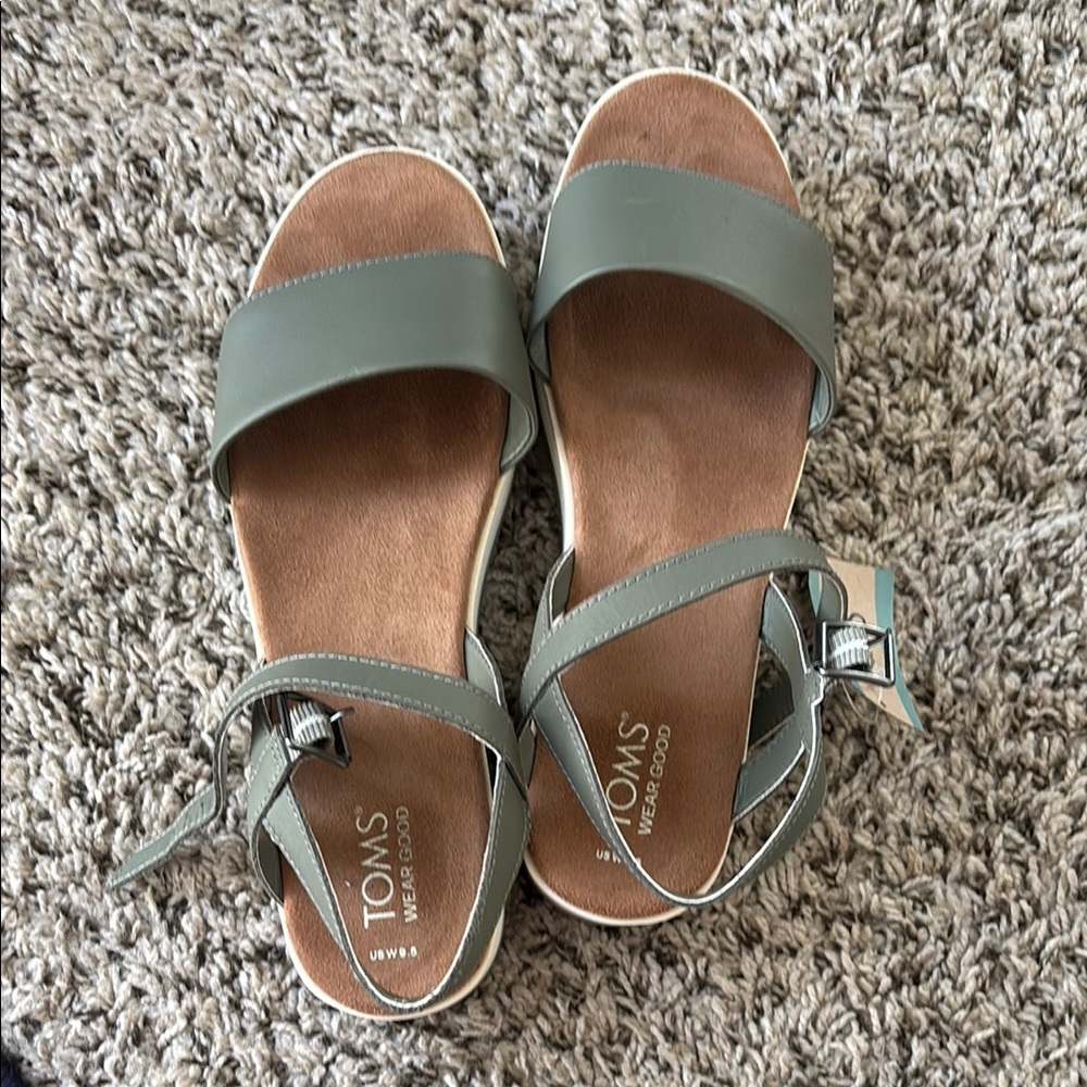 TOMS Brynn Sandals in Vetiver
